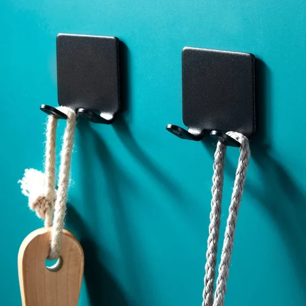 S251c1ec2501a4e04beba50c450b0251cp.webp Wall-Mounted Razor Storage Hook