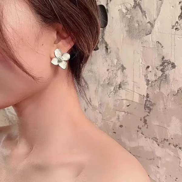 S38fbe71fc6a74b90b250a5e9d9bec7d46.webp Red Flower Earrings