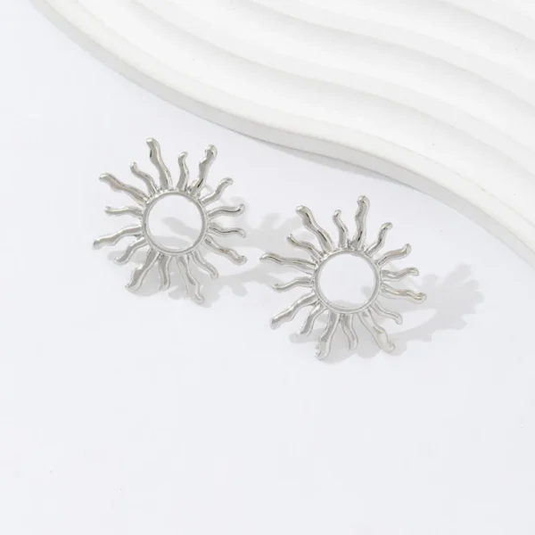 S9ae69f102f1541a3b72ff41484f4caa6J.webp Sunflower Stud Earrings